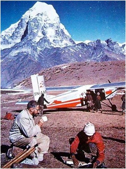 Amadablam himal and pilas porter.jpg