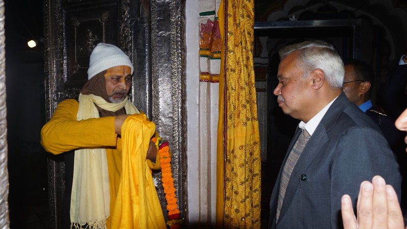 Ambassador in Janaki Temple.jpg
