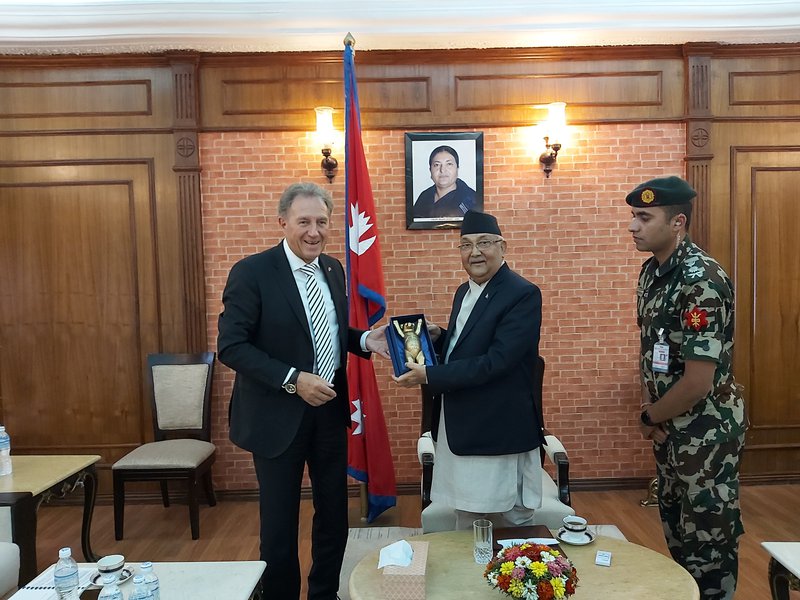 Barthle and PM Oli.jpg