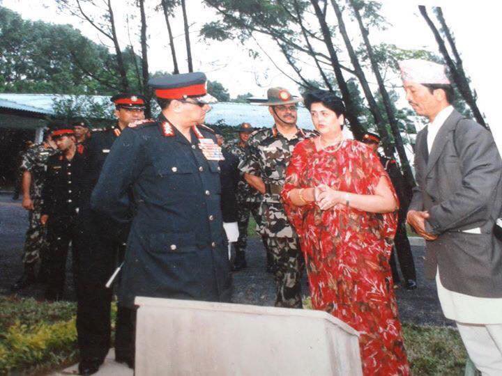 Chanda Rana explaining the isues to King Gyanendra.jpg