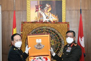 CoAS Thapa giving gift.jpg