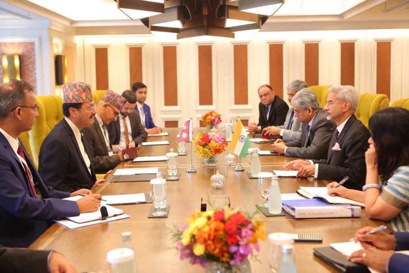 Foreign minister and Indian delegation.jpg
