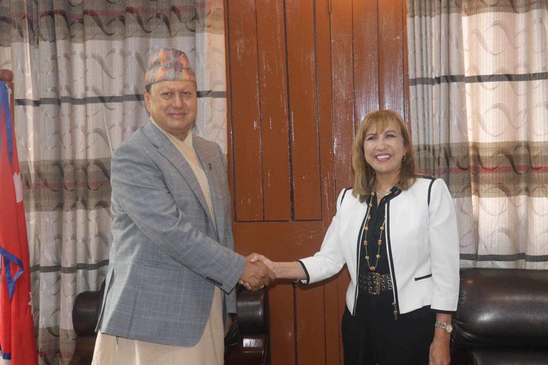 Health Minister and UN resident coordinator22.jpg