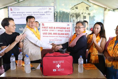 Korean ambassador handing over kit.jpg