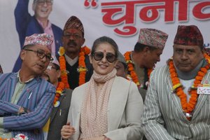 Manisha-Koirala-In-Chunavi-sabha-Raprapa-3-1024x683.jpg