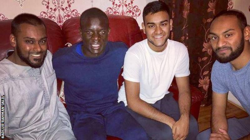 NGolo-Kante-drank-tea-and-ate-curry-with-his-new-friends.jpg