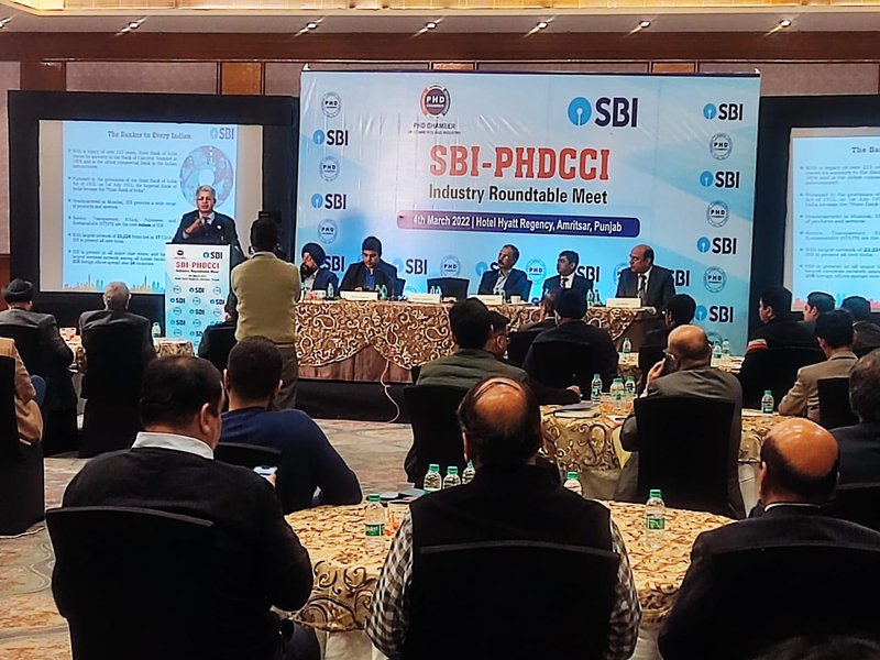 Photograph (I)_SBI-PHDCCI Industry Roundtable Meet, Amritsar.JPG