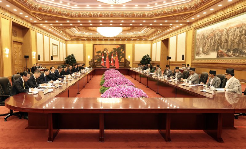 Prachanda and Chinese PM meetin g.jpg