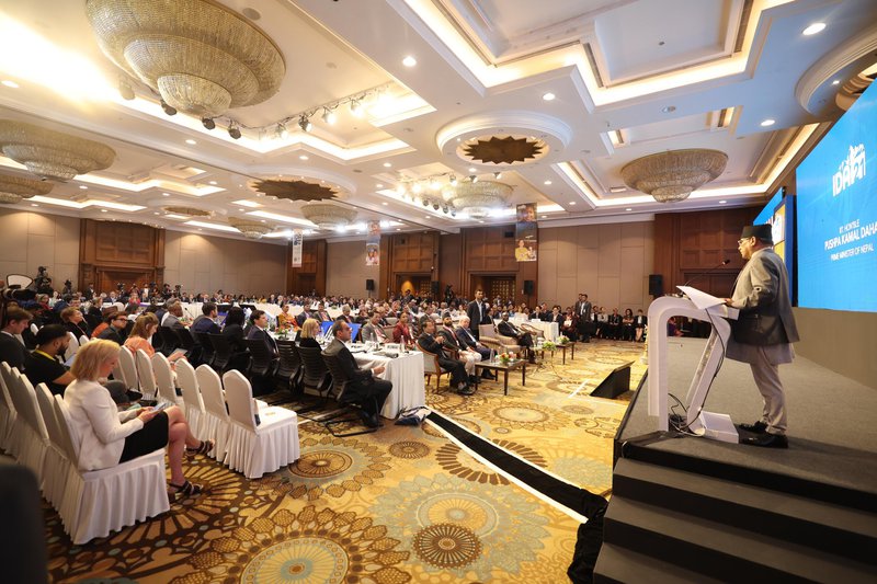 Prachanda in addressing.jpg