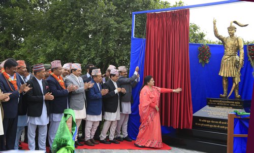 President_Unveiled_statue_Prithivi_Narayan_Shah009_MG_7959-24092017074851.jpg