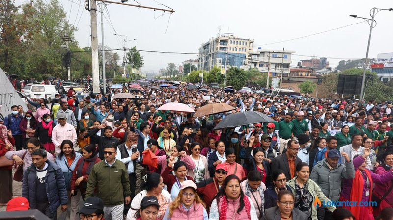 TEACHERS ON STRIKE 2.jpg