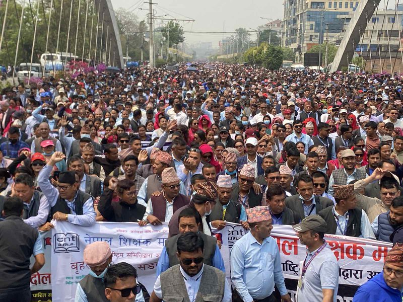 TEACHERS ON STRIKE 4.jpg