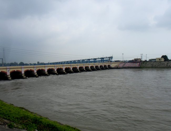 Tanakpur barrage.jpg