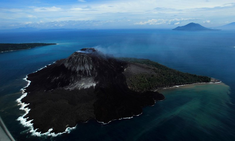  Volcano  Tsunami Hits Indonesia After Krakatoa  Eruption  