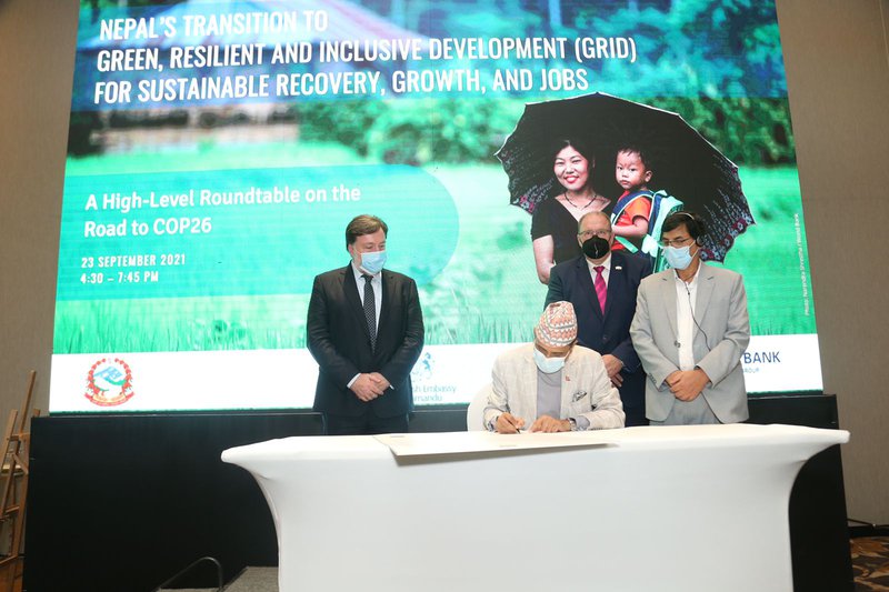 WB VP (second from right) at the signing ceremony of Kathmandu Declaration for GRID.jpeg