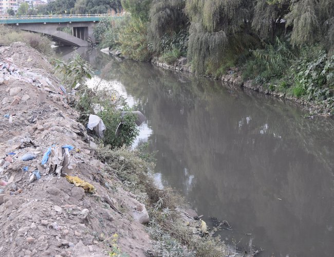 Wate in Manahara river.JPG