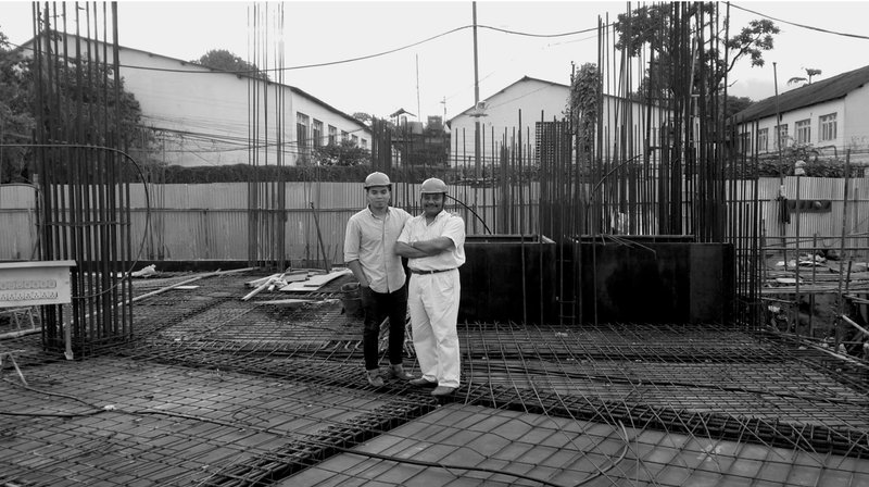 Yogendra Sakya with his son Rajul during the construction period.jpg