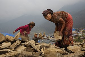 james-nachtwey-nepal-disaster-earthquake-rebuild-04.jpg