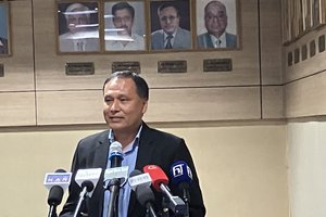 kulman Ghising in press meet .jpg