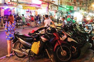 pham-ngu-lao-nightlife-1.jpg